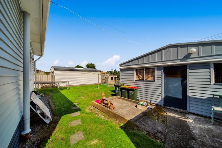 Photo of property in 287 South Road, Hawera, 4610