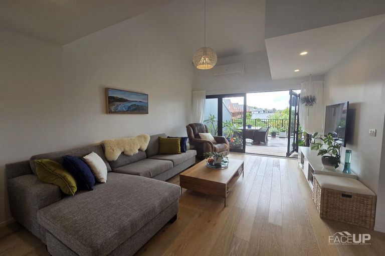Photo of property in 78 Hobsonville Point Road, Hobsonville, Auckland, 0616