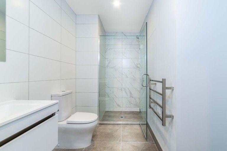 Photo of property in 44 Compton Street, Hillcrest, Auckland, 0627