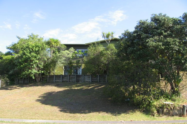 Photo of property in 180 Browns Bay Road, Murrays Bay, Auckland, 0630