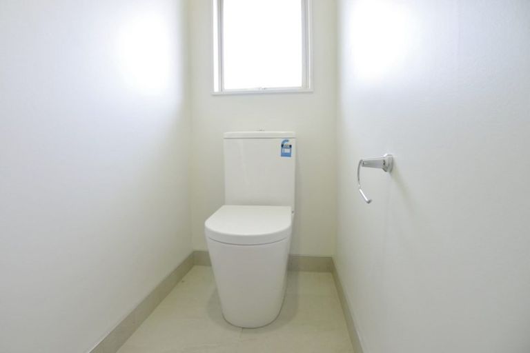 Photo of property in 104 Kingdale Road, Henderson, Auckland, 0610