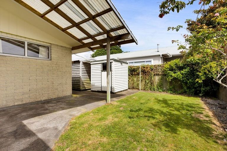 Photo of property in 2 Selwyn Street, Lower Vogeltown, New Plymouth, 4310