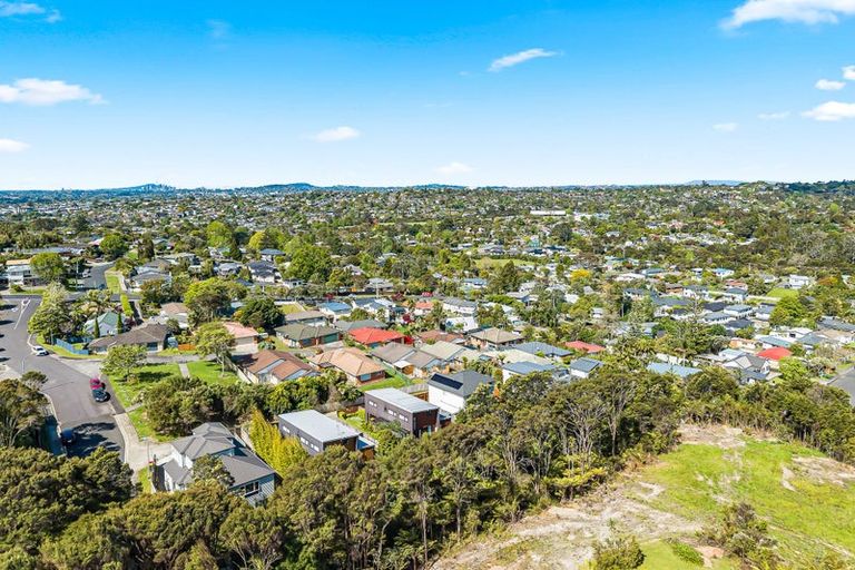 Photo of property in 28 Shah Place, Glen Eden, Auckland, 0602