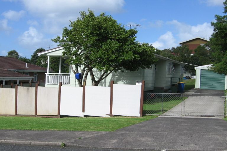 Photo of property in 8 Reverie Place, Massey, Auckland, 0614