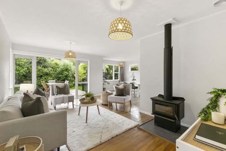 Photo of property in 6 Thurleigh Grove, Karori, Wellington, 6012