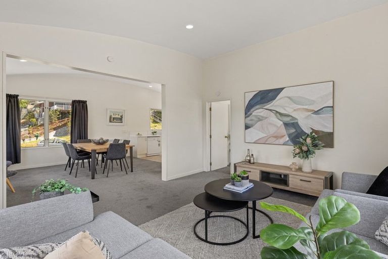 Photo of property in 32 Dart Place, Fernhill, Queenstown, 9300