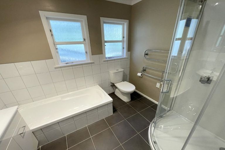 Photo of property in 21 Edgeware Road, Wilton, Wellington, 6012