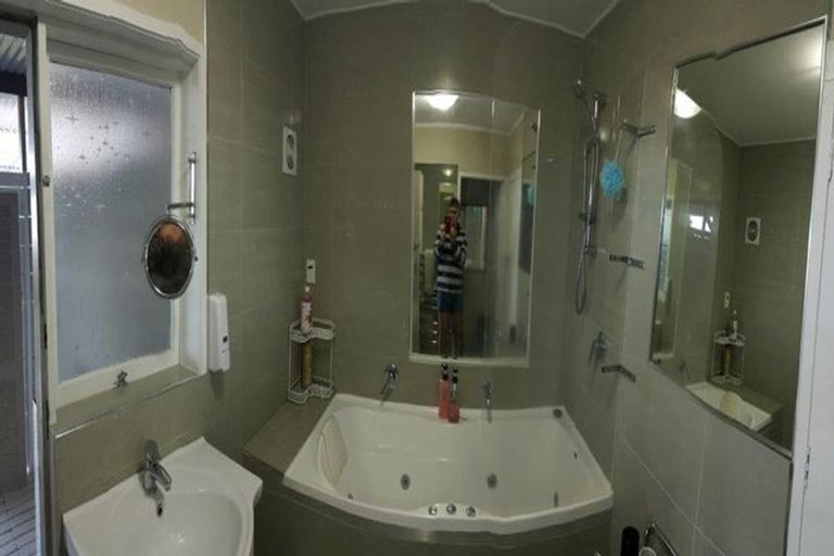 Photo of property in 330 Glenvar Road, Torbay, Auckland, 0630