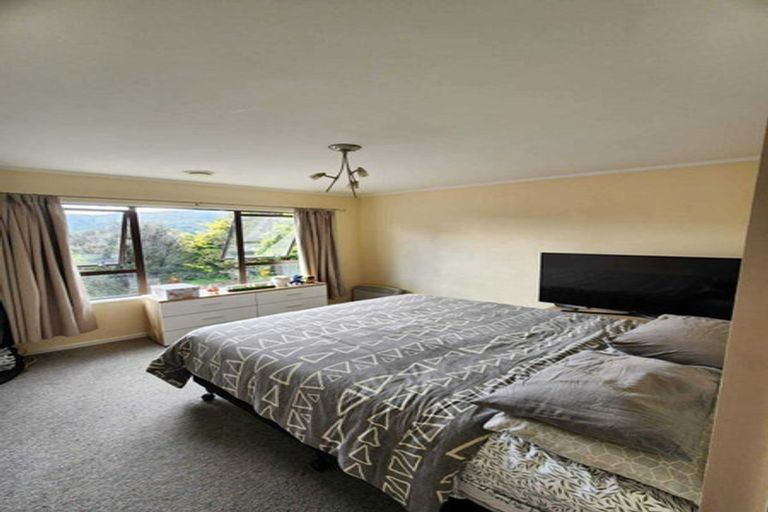 Photo of property in 3 Fenchurch Grove, Stokes Valley, Lower Hutt, 5019