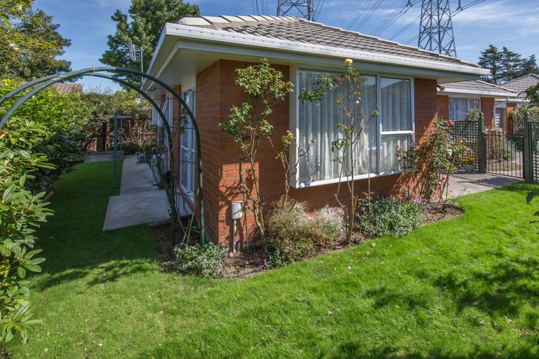 Photo of property in 2/125 Hawthornden Road, Avonhead, Christchurch, 8042