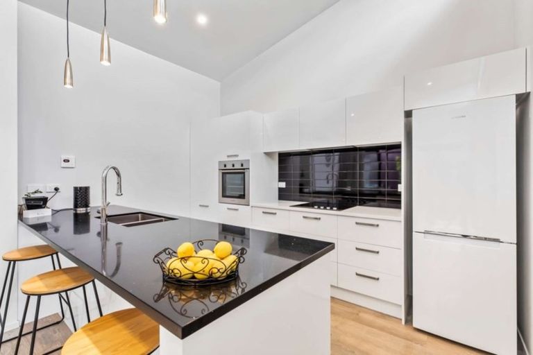 Photo of property in 21 Liberation Road, Papakura, 2110