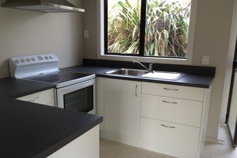 Photo of property in 33a Sunhaven Drive, Newlands, Wellington, 6037