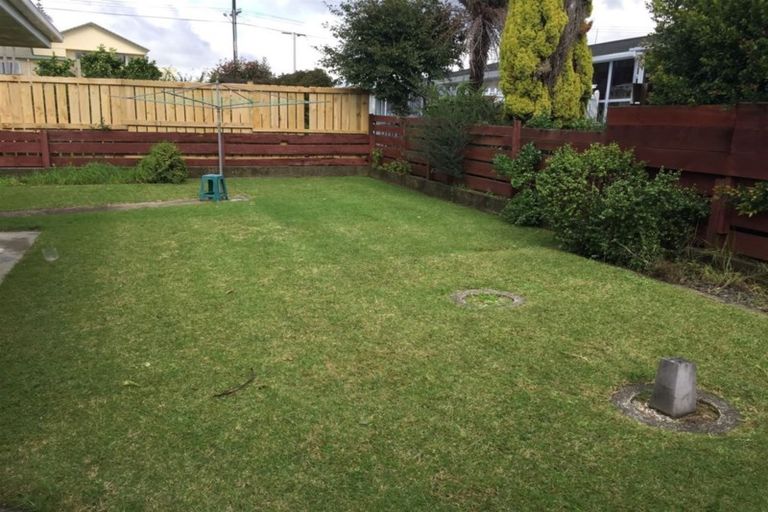 Photo of property in 2/4 Linklater Avenue, Bellevue, Tauranga, 3110