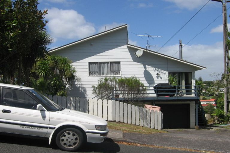 Photo of property in 1/28 Noeleen Street, Glenfield, Auckland, 0629