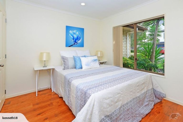 Photo of property in 4 Cambrian Crescent, Flat Bush, Auckland, 2016