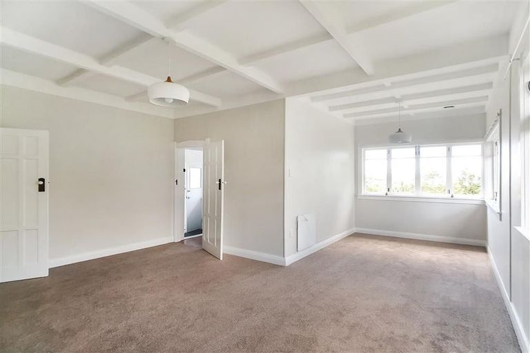 Photo of property in 16 Fruitvale Road, New Lynn, Auckland, 0600