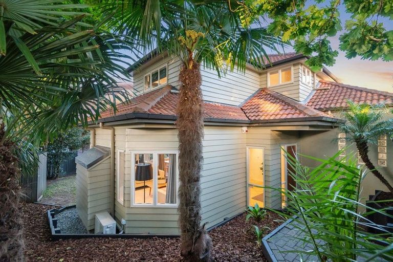 Photo of property in 4/19 Rodney Road, Northcote Point, Auckland, 0627