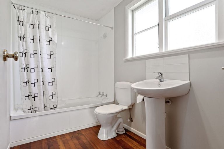 Photo of property in 12 Station Road, Te Puke, 3119