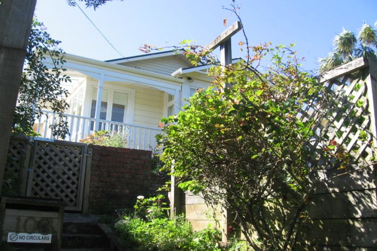 Photo of property in 103 Creswick Terrace, Northland, Wellington, 6012