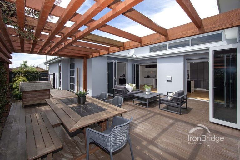 Photo of property in 14 Papaumu Green, Parklands, Christchurch, 8083