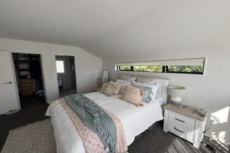 Photo of property in 905e East Coast Road, Northcross, Auckland, 0632