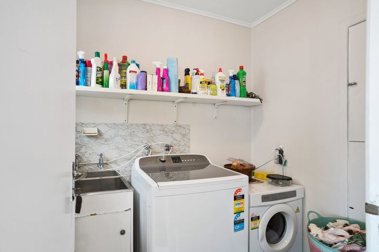 Photo of property in 15 Renata Crescent, Te Atatu Peninsula, Auckland, 0610