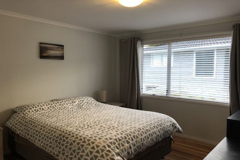 Photo of property in 2/32 Teal Crescent, Beach Haven, Auckland, 0626