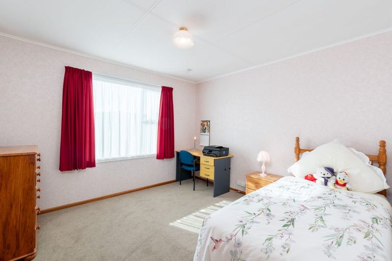 Photo of property in 1 Lilac Lane, Maungaraki, Lower Hutt, 5010