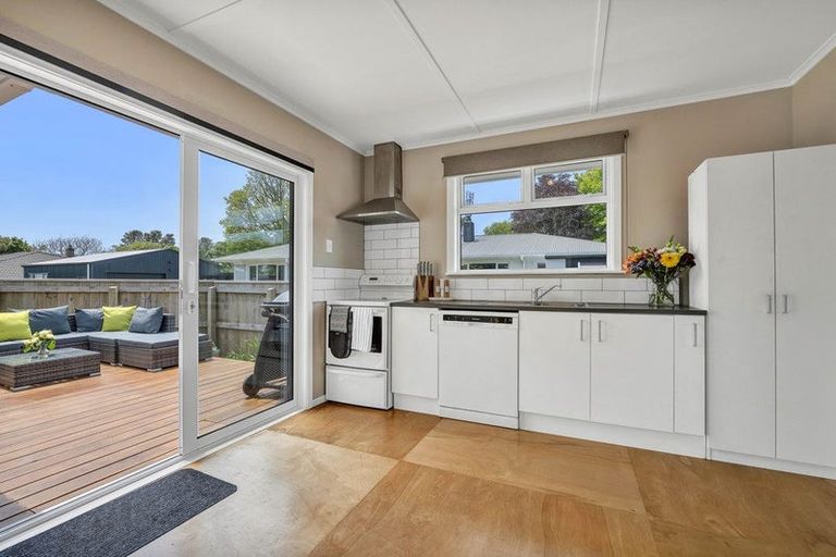 Photo of property in 33 Turakina Street, Merrilands, New Plymouth, 4312