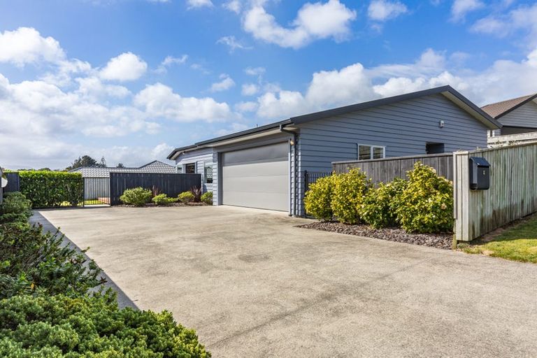 Photo of property in 4 Moonsail Drive, Whitby, Porirua, 5024