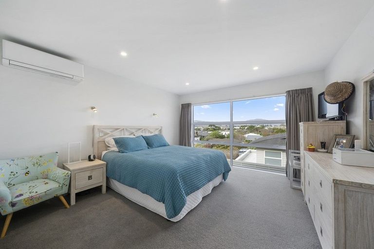 Photo of property in 91 Seaview Road, Paraparaumu Beach, Paraparaumu, 5032