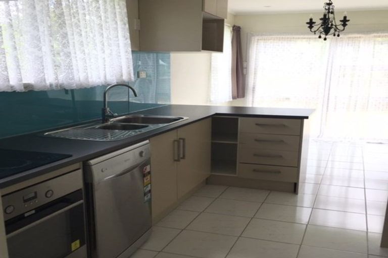 Photo of property in 26 Miltonia Avenue, Te Atatu South, Auckland, 0610