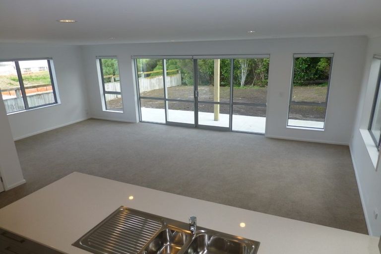 Photo of property in 25 Maylee Crescent, Gulf Harbour, Whangaparaoa, 0930