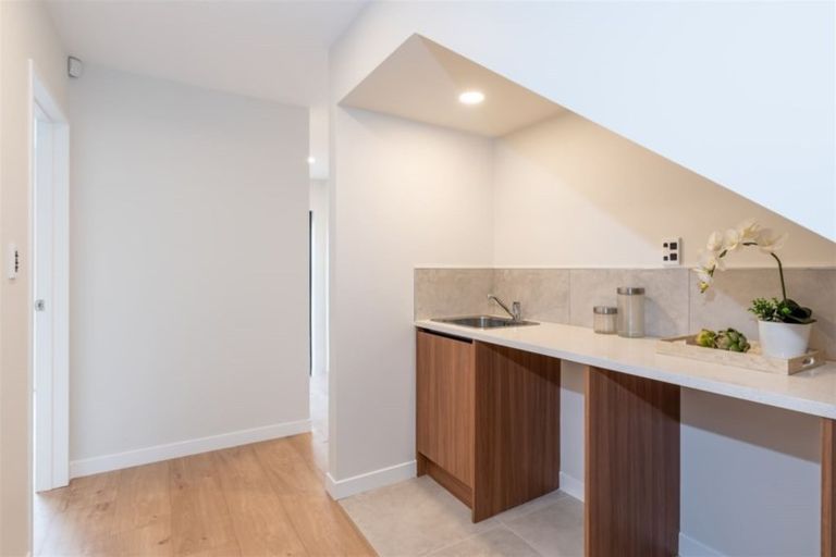 Photo of property in 6 Meritage Lane, Te Atatu South, Auckland, 0610