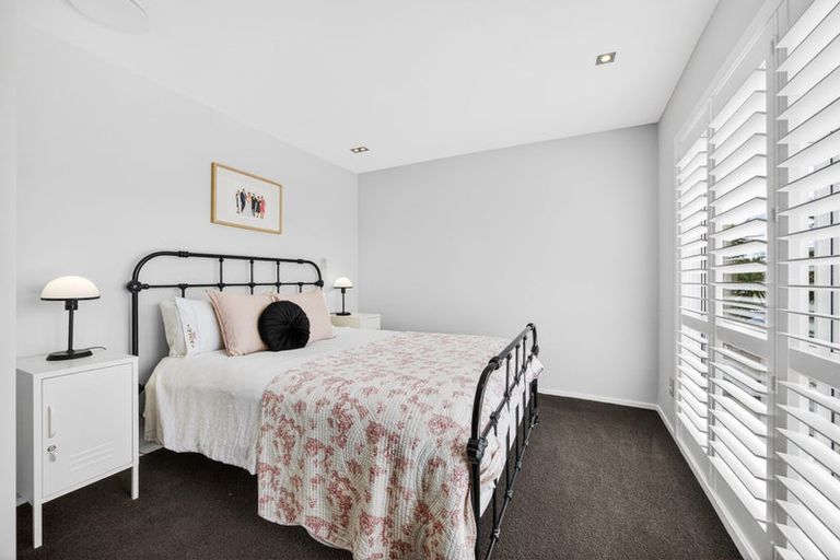 Photo of property in 9a Craig Road, Milford, Auckland, 0620