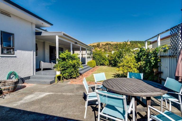 Photo of property in 5 Golding Road, Taradale, Napier, 4112