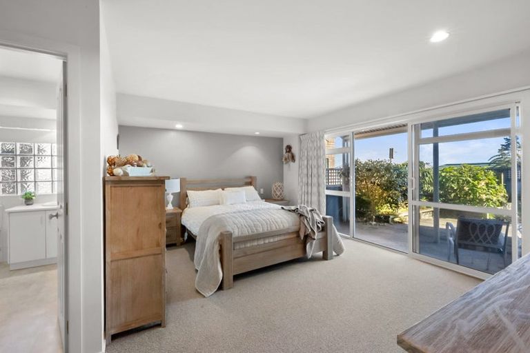 Photo of property in 14 Del Mar Place, Merrilands, New Plymouth, 4312