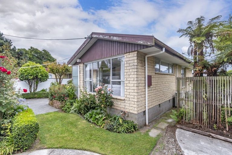 Photo of property in 2/87a Middlepark Road, Sockburn, Christchurch, 8042