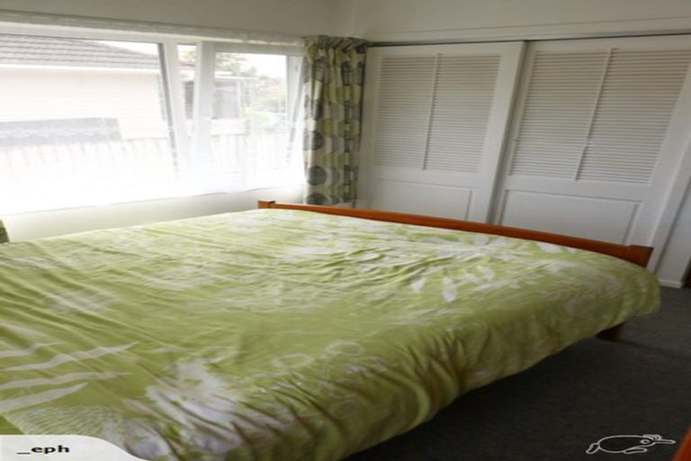 Photo of property in 8 Durham Street, Te Atatu Peninsula, Auckland, 0610