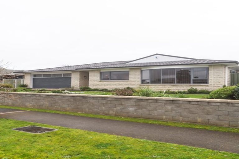 Photo of property in 28 Cedar Crescent, Feilding, 4702