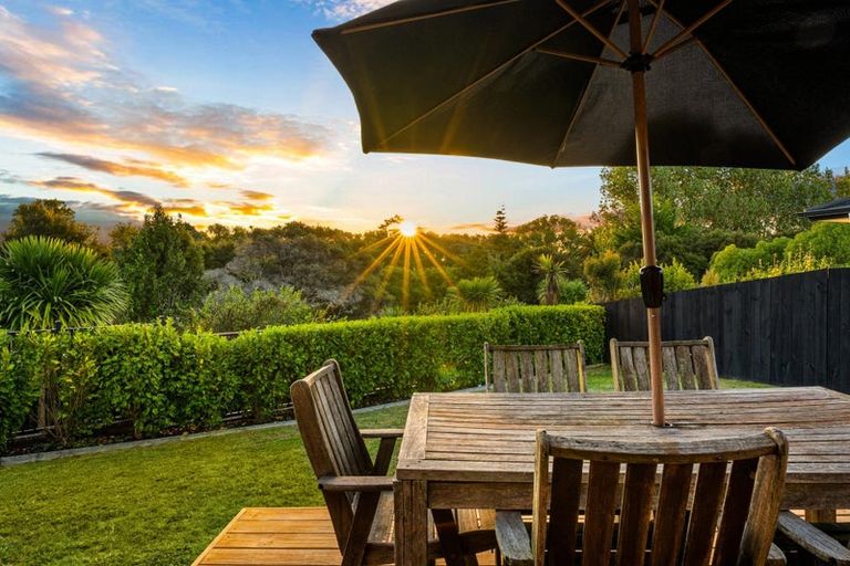 Photo of property in 13 Vogwill Road, Kumeu, 0810