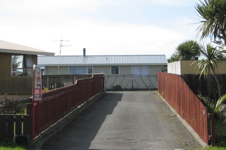 Photo of property in 70 Hinau Street, Castlecliff, Whanganui, 4501
