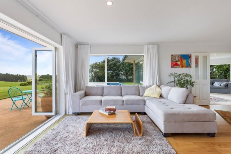 Photo of property in 135a Hutchinson Road, Helensville, 0875
