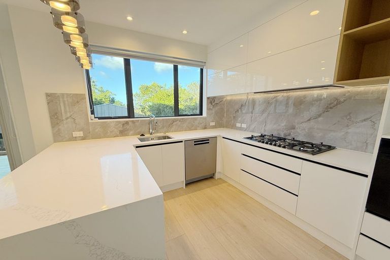 Photo of property in 147 Weatherly Road, Torbay, Auckland, 0630