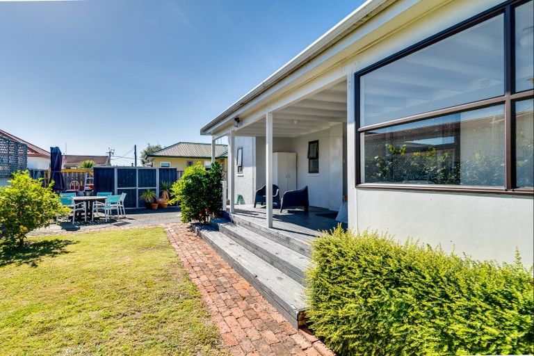 Photo of property in 5 Golding Road, Taradale, Napier, 4112