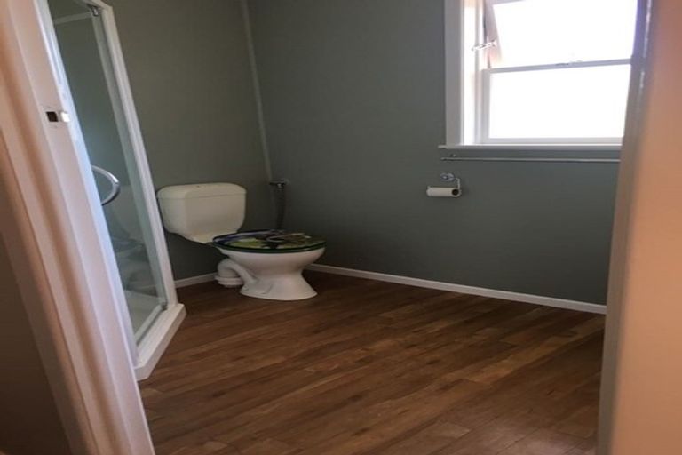 Photo of property in 2 Totara Grove, Hillcrest, Auckland, 0627