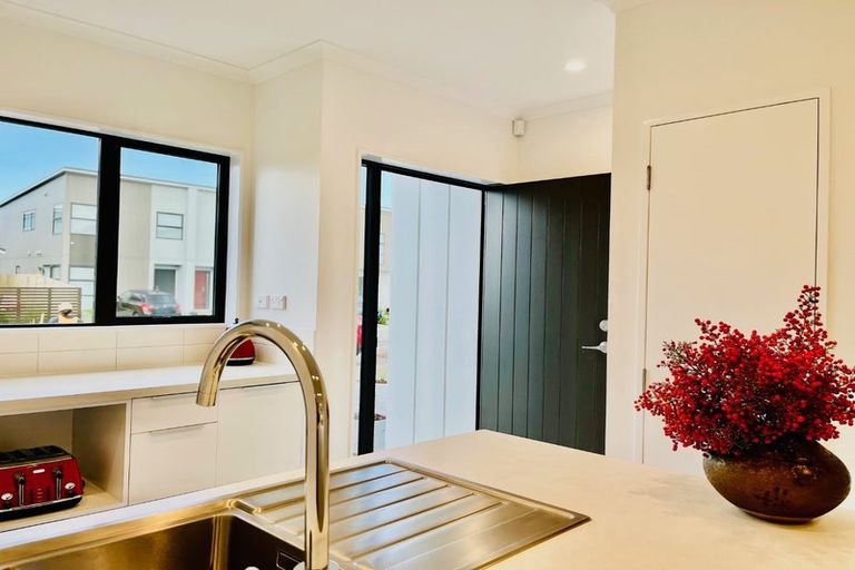 Photo of property in 3 Kitea Place, Mangere, Auckland, 2022