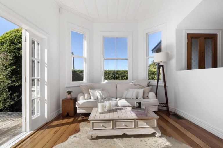 Photo of property in 1/86 Birkenhead Avenue, Birkenhead, Auckland, 0626