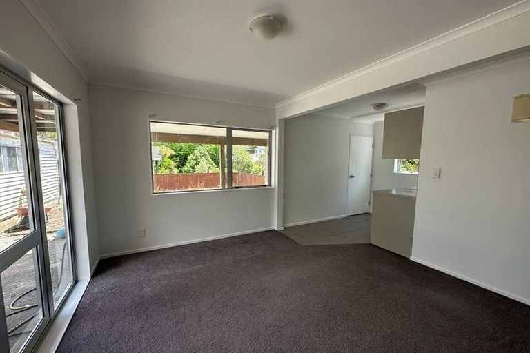 Photo of property in 15 Leo Street, Glen Eden, Auckland, 0602