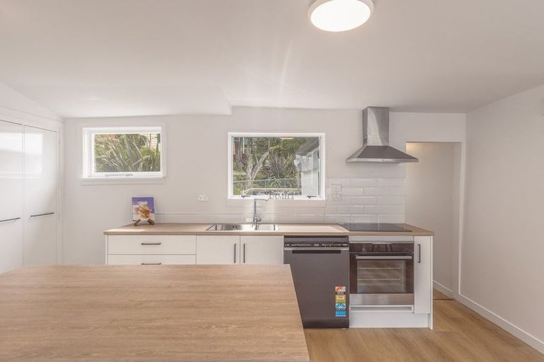 Photo of property in 24 Voelas Road, Lyttelton, 8082